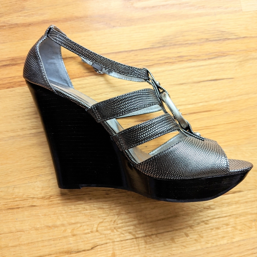 Metallic wedges